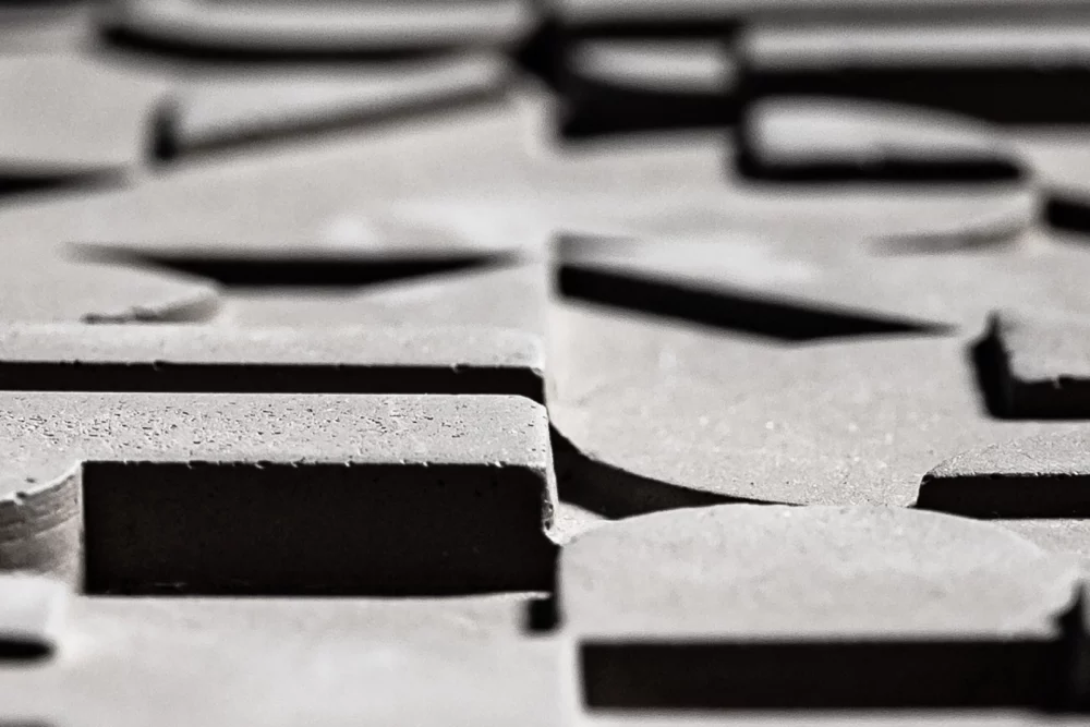 Close-up of a concrete highlighted by the relief of the Bauhaus-inspired pattern