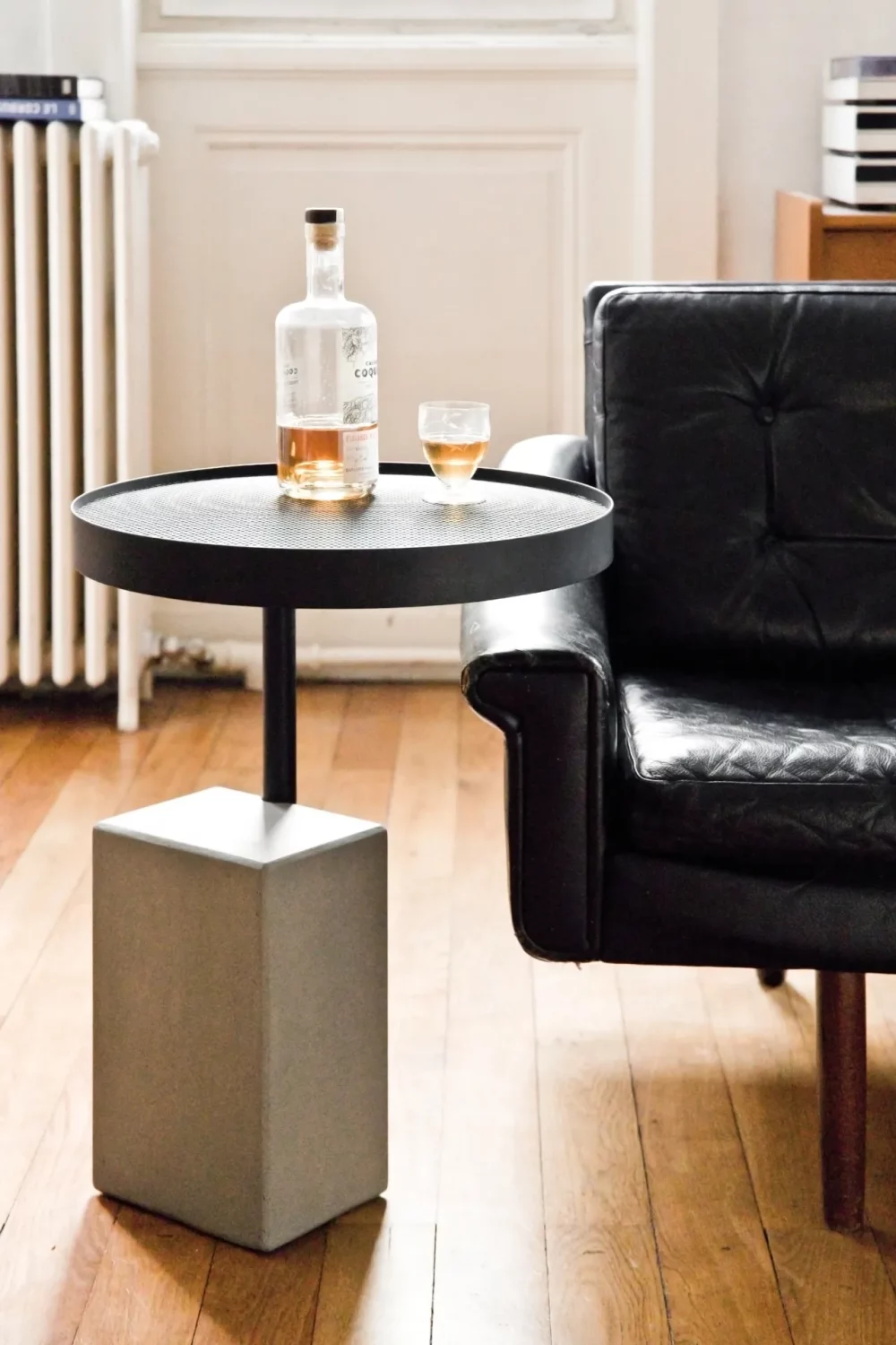 Aperitif time in a Scandinavian leather sofa and a glass of Calvados on the swivel top of the Twist side table
